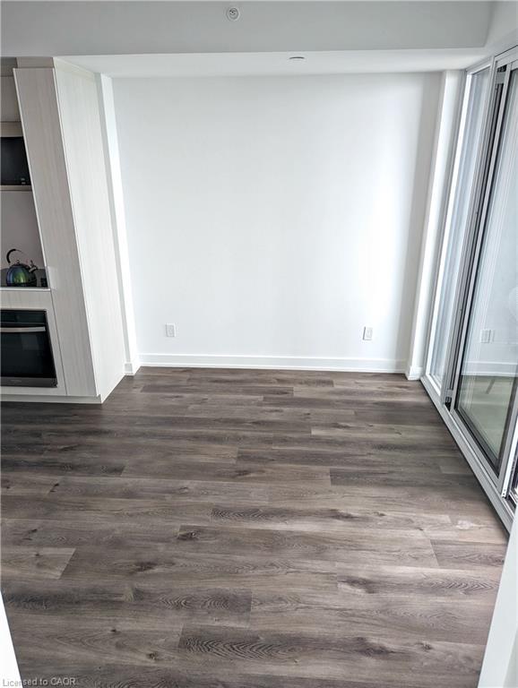 806-370 Martha Street, Burlington, ON - Indoor Photo Showing Other Room