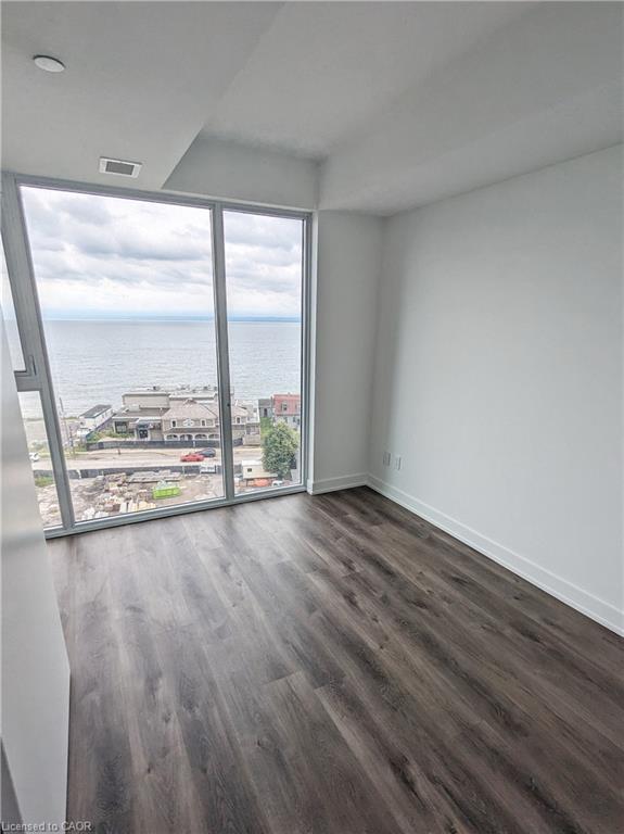 806-370 Martha Street, Burlington, ON - Indoor Photo Showing Other Room