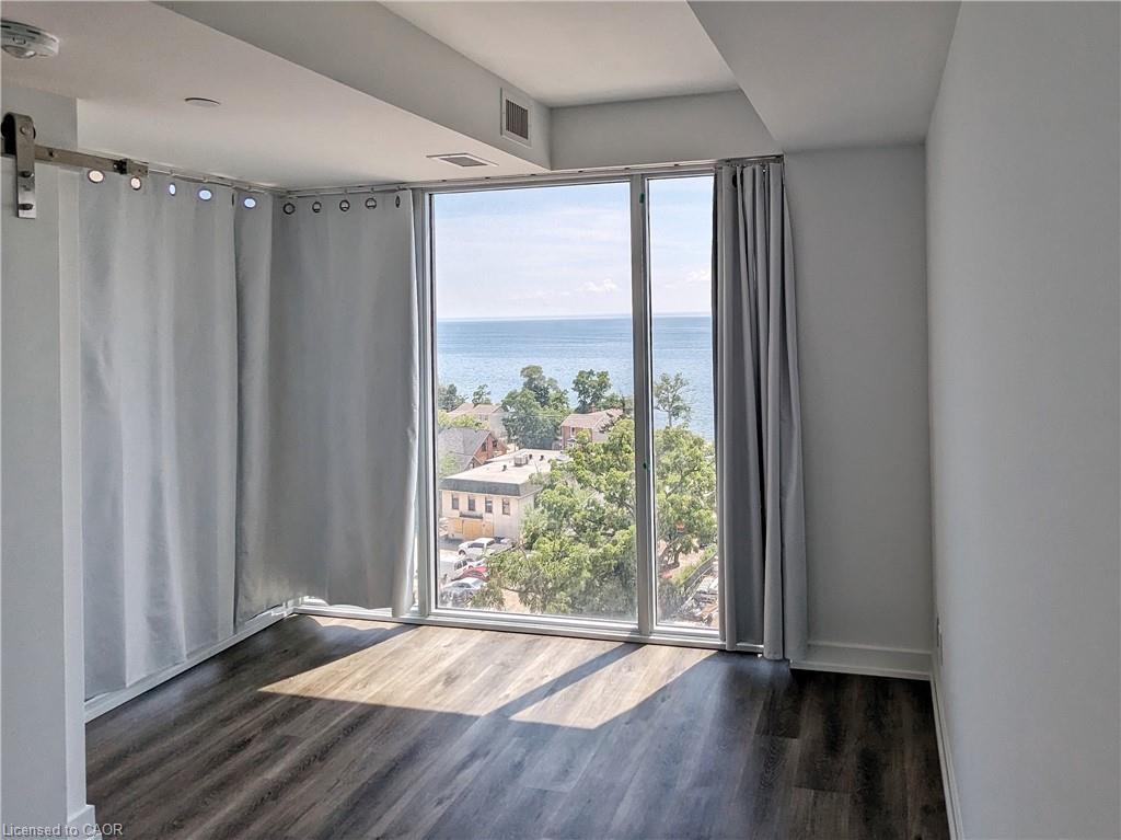 806-370 Martha Street, Burlington, ON - Indoor Photo Showing Other Room