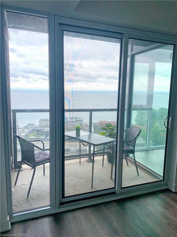 806-370 Martha Street, Burlington, ON - Indoor Photo Showing Other Room With Body Of Water