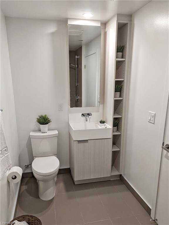 806-370 Martha Street, Burlington, ON - Indoor Photo Showing Bathroom