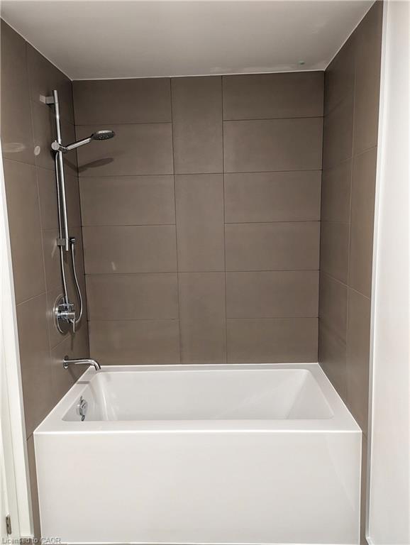 806-370 Martha Street, Burlington, ON - Indoor Photo Showing Laundry Room