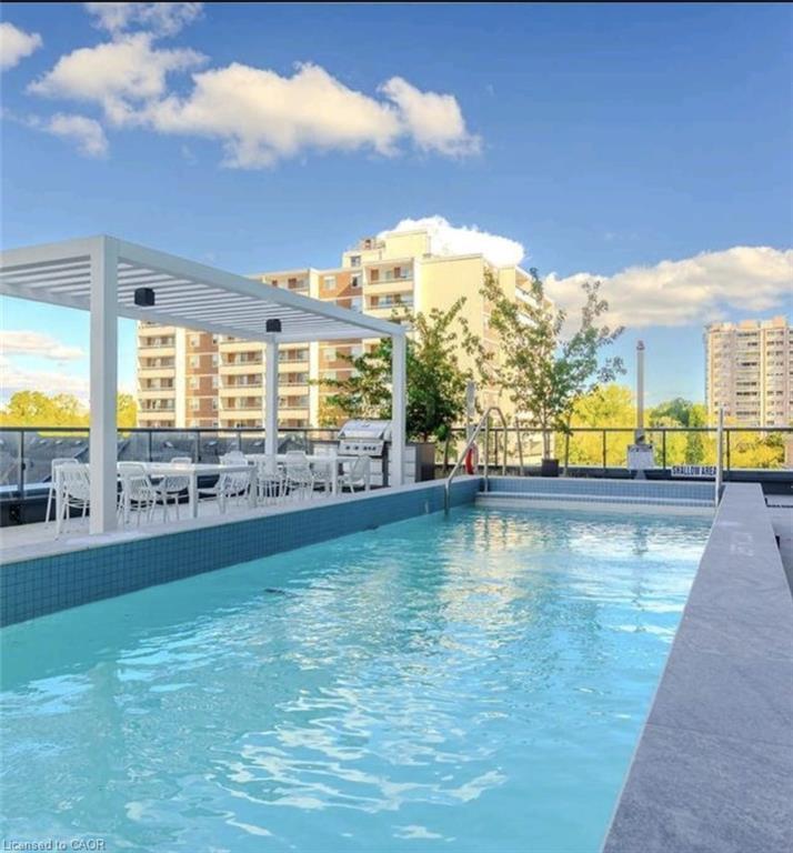 806-370 Martha Street, Burlington, ON - Outdoor With In Ground Pool With View
