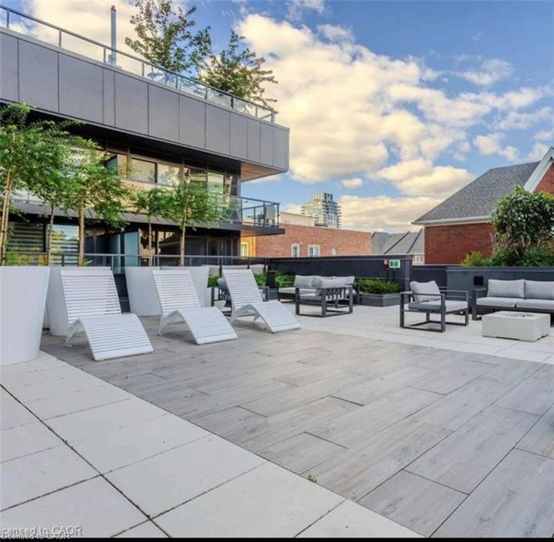 806-370 Martha Street, Burlington, ON - Outdoor