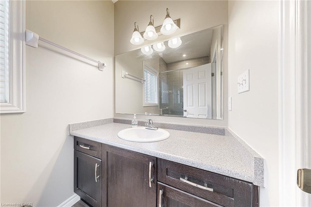 305 Wesley Boulevard, Cambridge, ON - Indoor Photo Showing Bathroom
