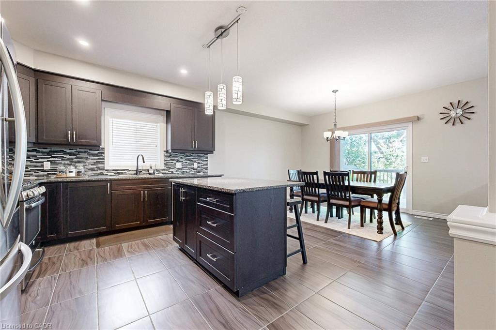 305 Wesley Boulevard, Cambridge, ON - Indoor Photo Showing Kitchen With Upgraded Kitchen