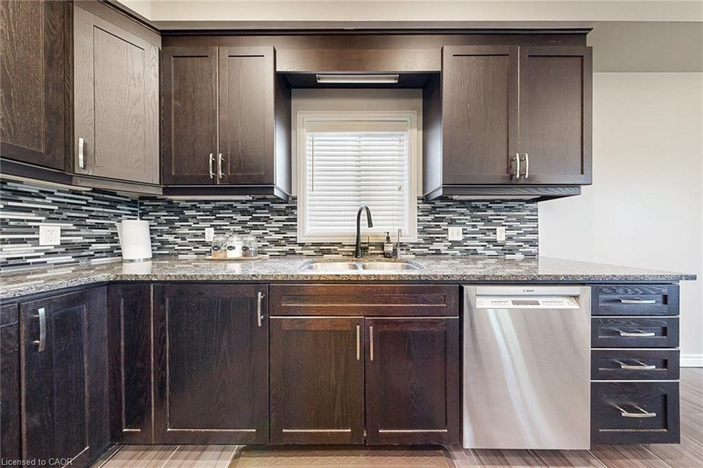 305 Wesley Boulevard, Cambridge, ON - Indoor Photo Showing Kitchen With Double Sink