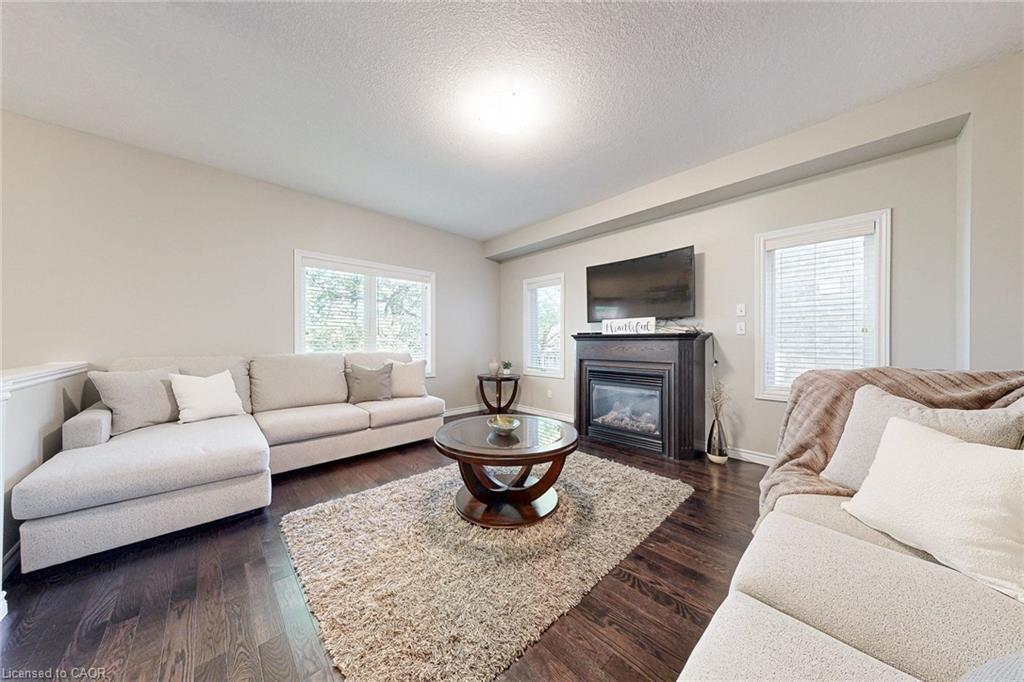 305 Wesley Boulevard, Cambridge, ON - Indoor Photo Showing Living Room With Fireplace
