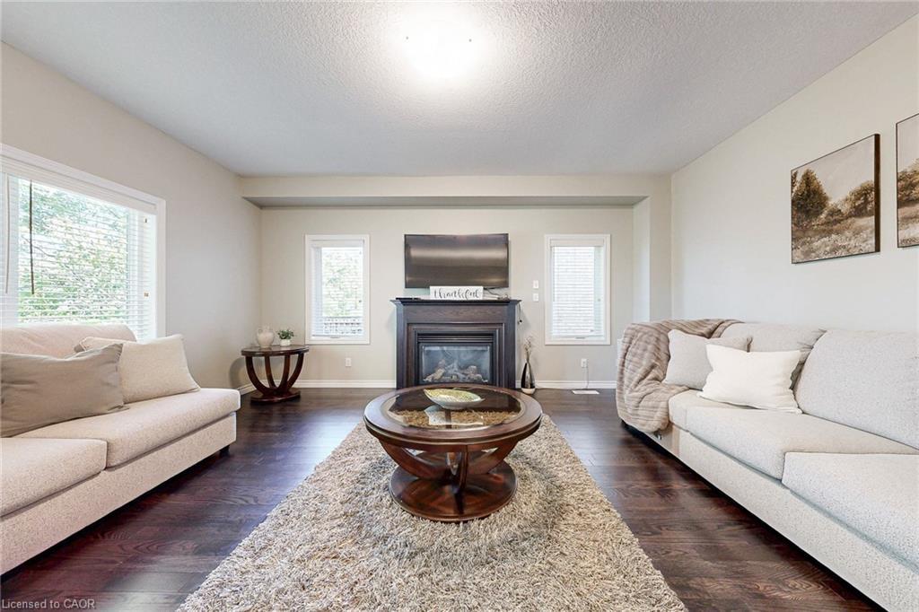 305 Wesley Boulevard, Cambridge, ON - Indoor Photo Showing Living Room With Fireplace