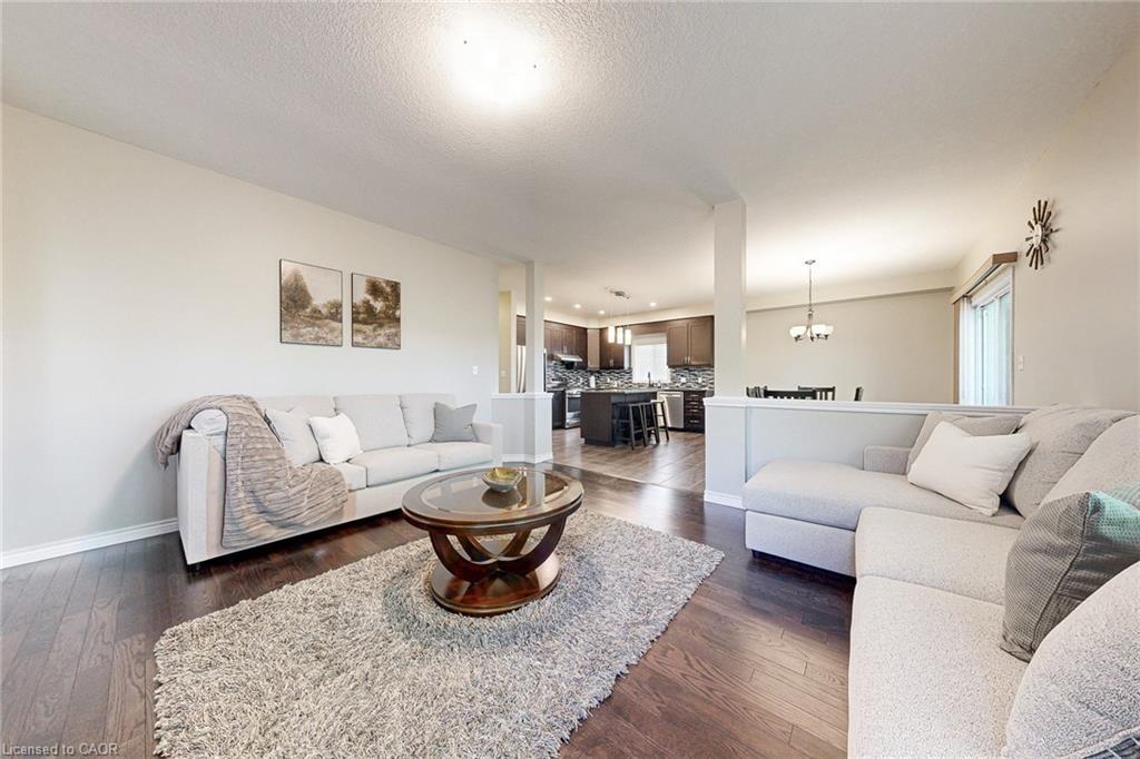 305 Wesley Boulevard, Cambridge, ON - Indoor Photo Showing Living Room