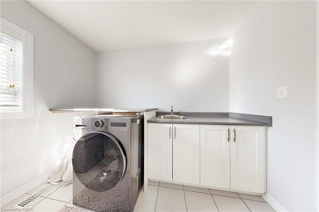 305 Wesley Boulevard, Cambridge, ON - Indoor Photo Showing Laundry Room