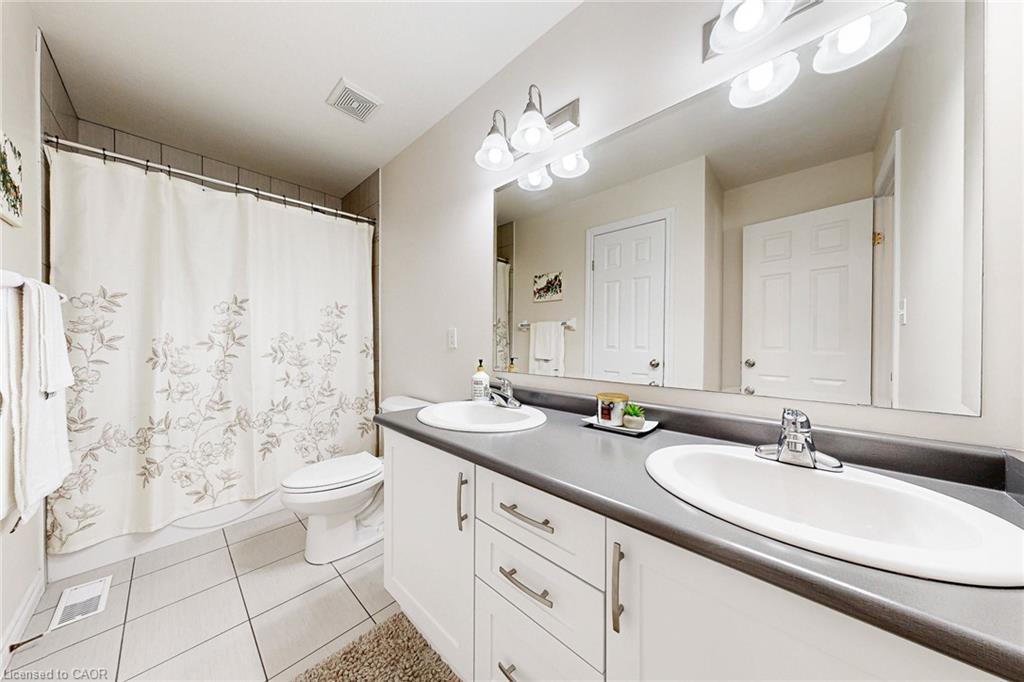 305 Wesley Boulevard, Cambridge, ON - Indoor Photo Showing Bathroom