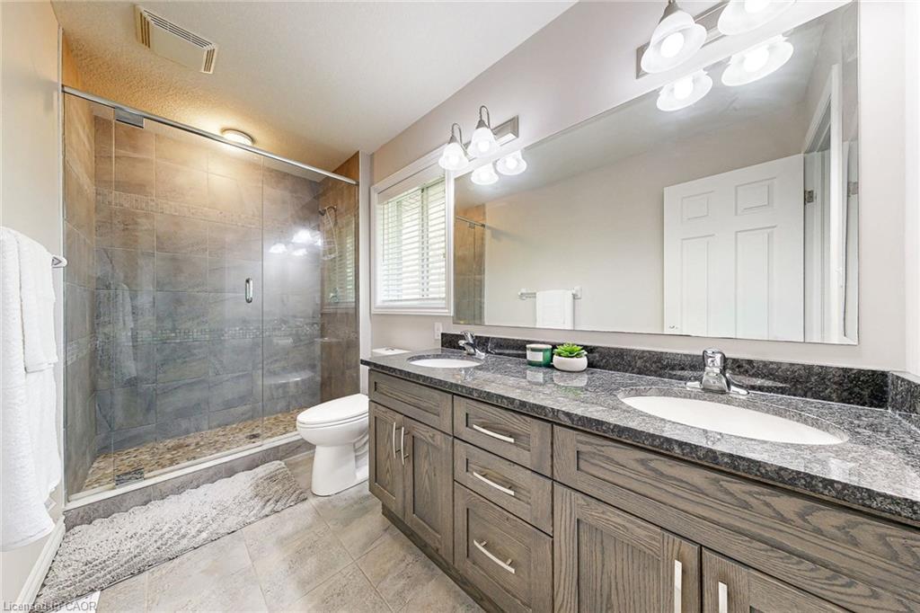 305 Wesley Boulevard, Cambridge, ON - Indoor Photo Showing Bathroom