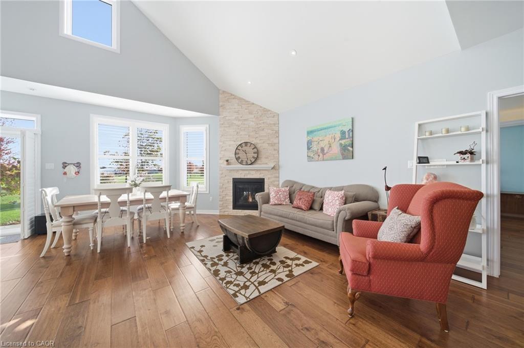 89-34 Regatta Drive, Port Dover, ON - Indoor Photo Showing Living Room With Fireplace
