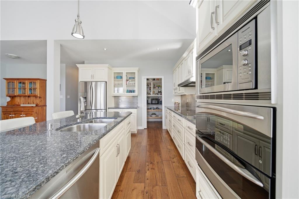 89-34 Regatta Drive, Port Dover, ON - Indoor Photo Showing Kitchen With Double Sink With Upgraded Kitchen