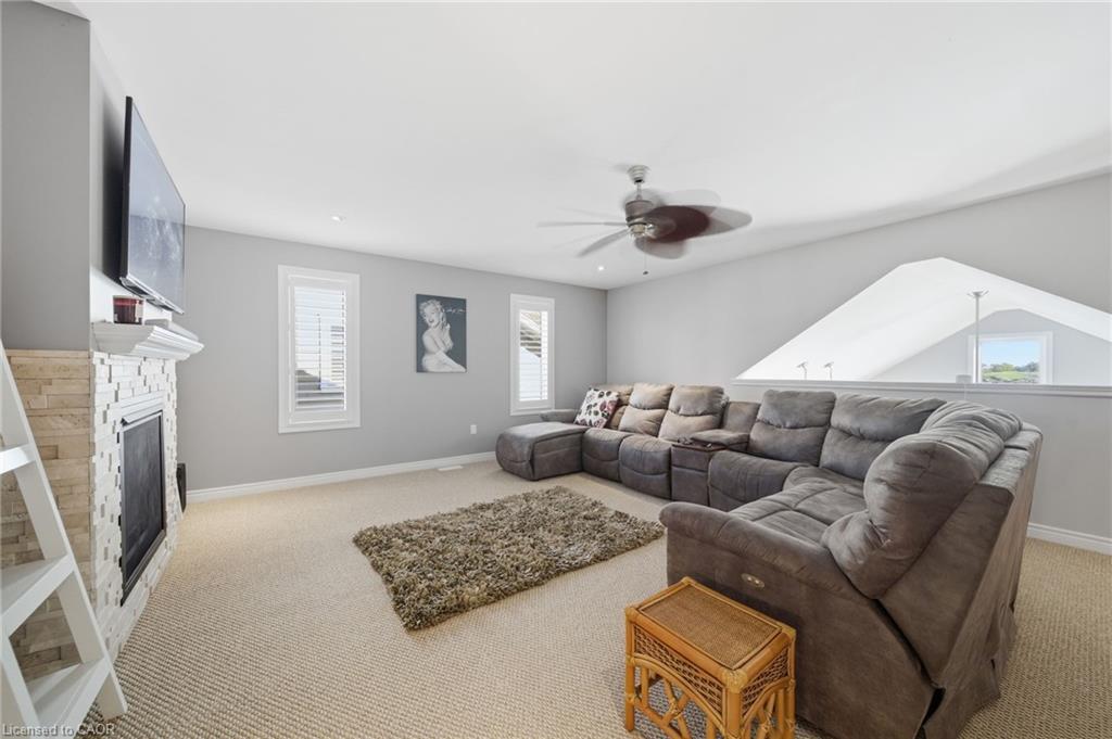89-34 Regatta Drive, Port Dover, ON - Indoor Photo Showing Living Room With Fireplace