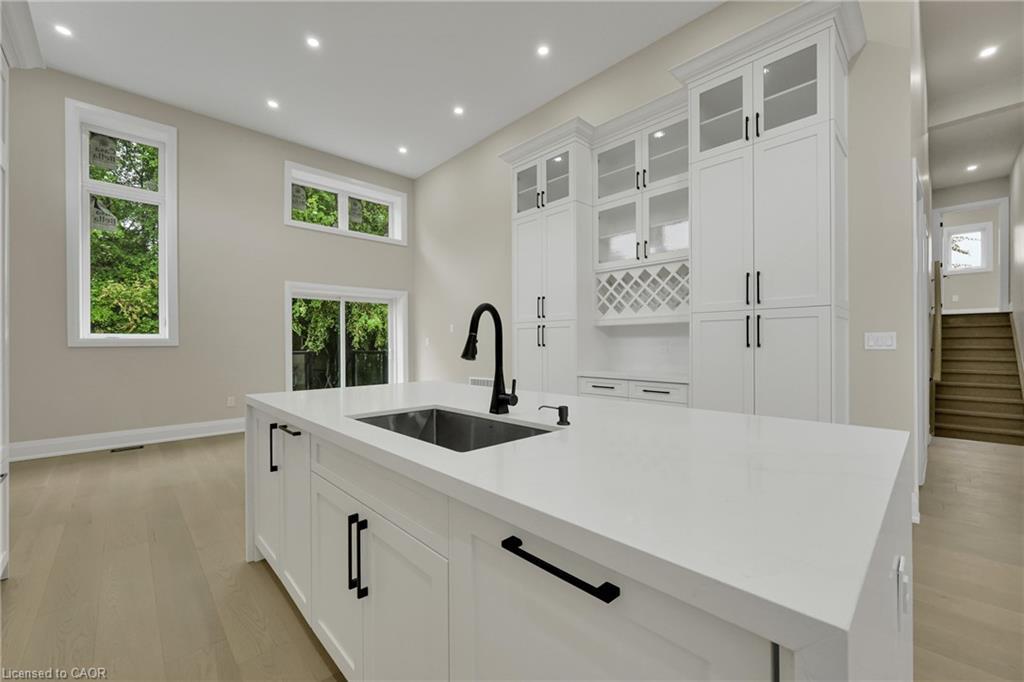 2091 Bridge Road, Oakville, ON - Indoor Photo Showing Kitchen