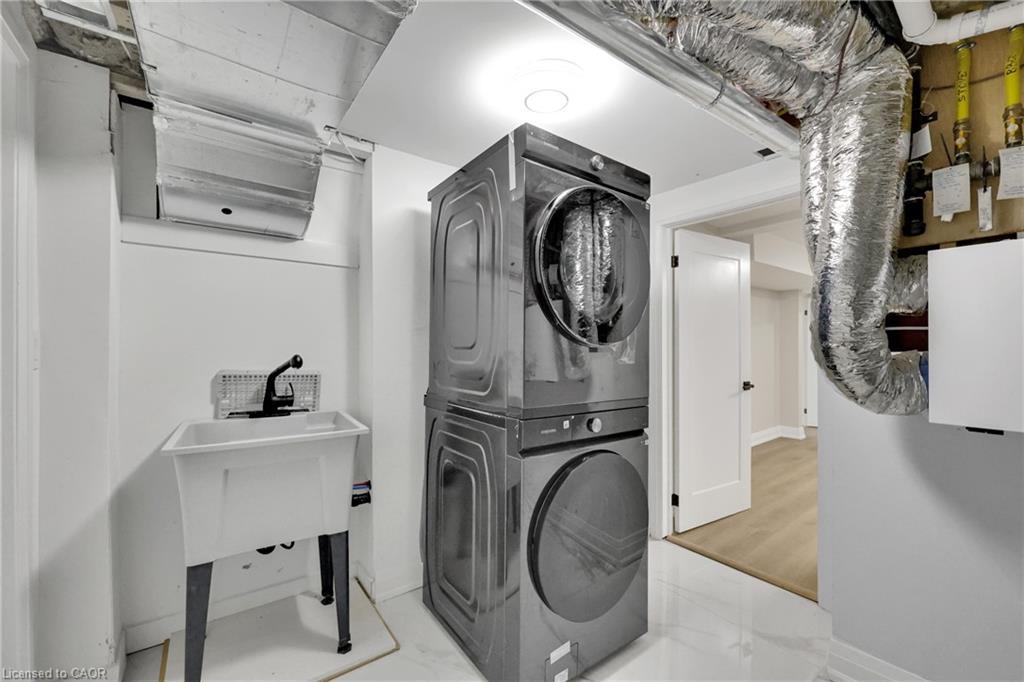 2091 Bridge Road, Oakville, ON - Indoor Photo Showing Laundry Room