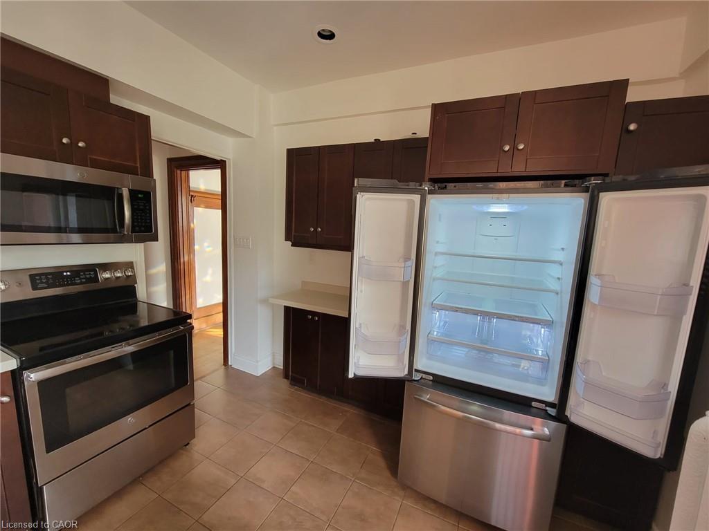 43 Barnesdale Avenue S, Hamilton, ON - Indoor Photo Showing Kitchen