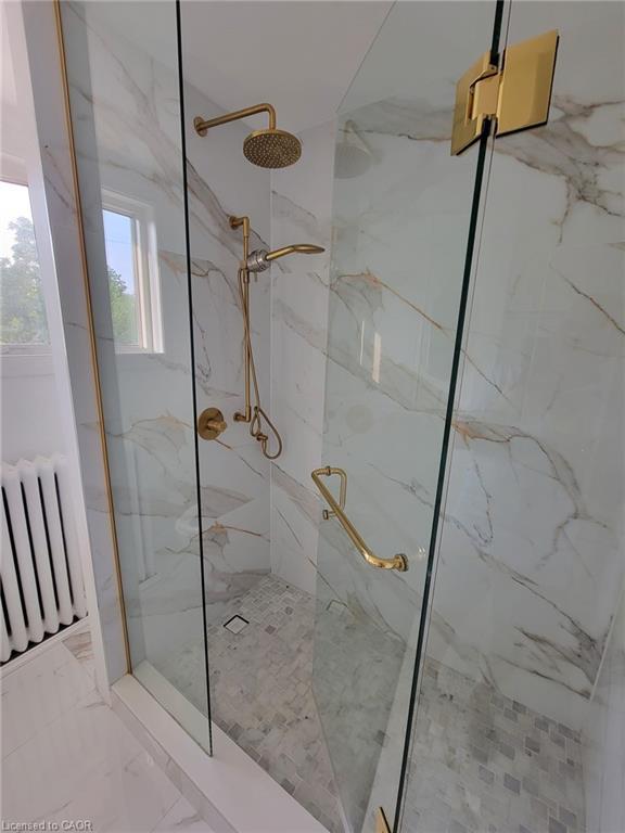 43 Barnesdale Avenue S, Hamilton, ON - Indoor Photo Showing Bathroom