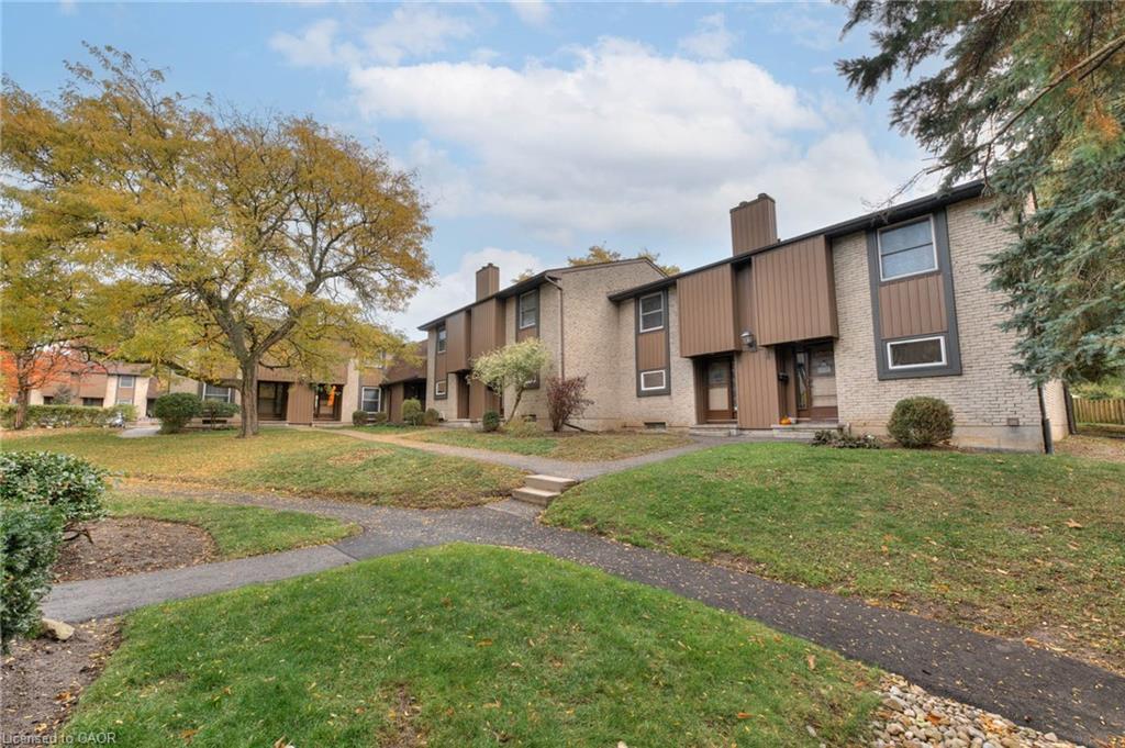 27-215 Glamis Road, Cambridge, ON - Outdoor