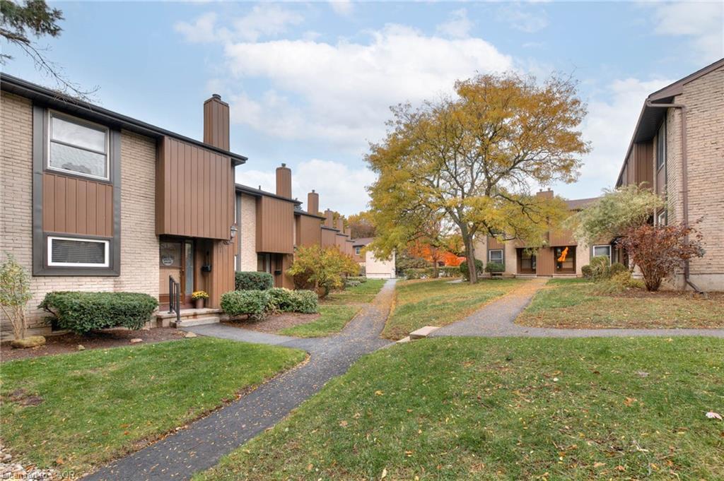 27-215 Glamis Road, Cambridge, ON - Outdoor With Facade