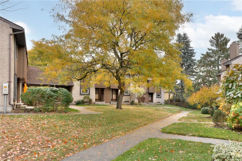 27-215 Glamis Road, Cambridge, ON - Outdoor