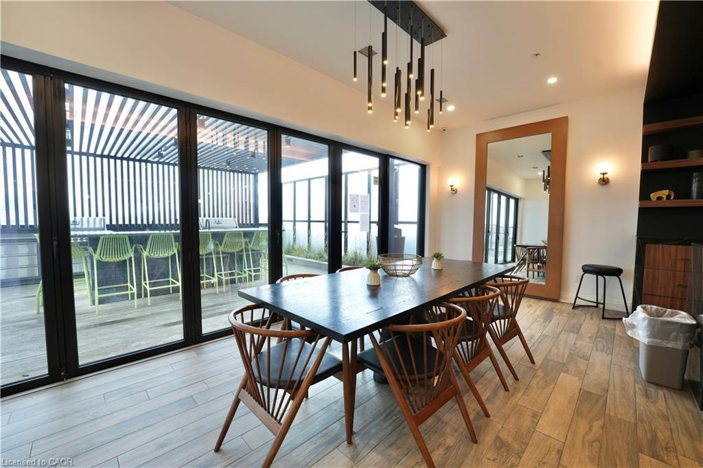 1002-181 King Street S, Waterloo, ON - Indoor Photo Showing Dining Room