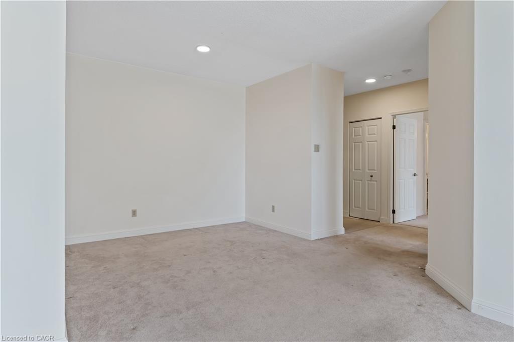 410-430 Pearl Street, Burlington, ON - Indoor Photo Showing Other Room