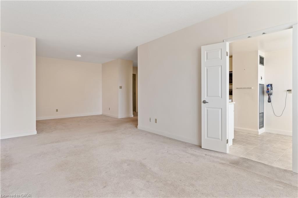 410-430 Pearl Street, Burlington, ON - Indoor Photo Showing Other Room