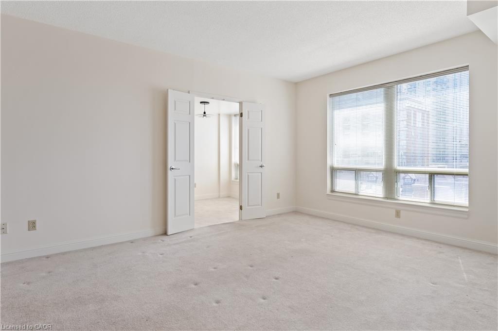 410-430 Pearl Street, Burlington, ON - Indoor Photo Showing Other Room