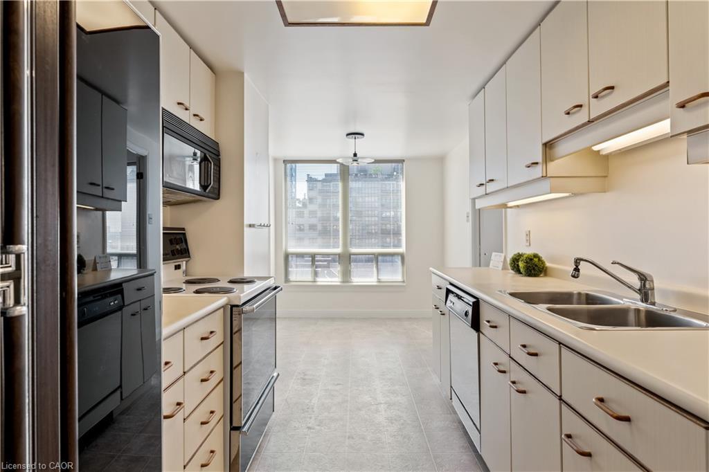 410-430 Pearl Street, Burlington, ON - Indoor Photo Showing Kitchen With Double Sink