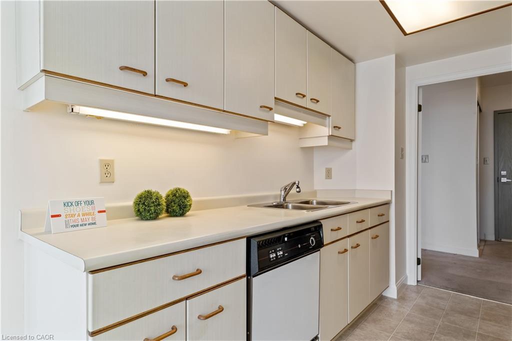 410-430 Pearl Street, Burlington, ON - Indoor Photo Showing Kitchen With Double Sink