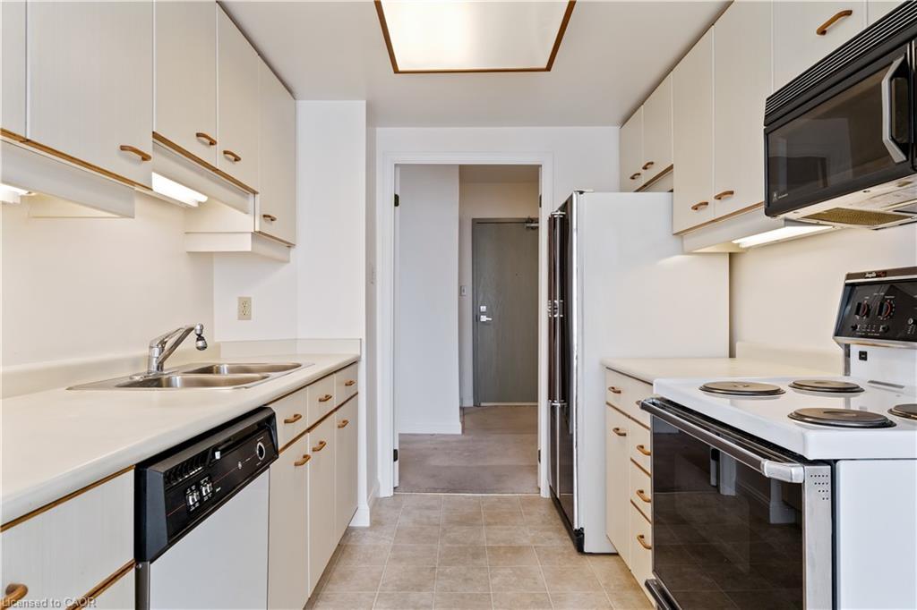 410-430 Pearl Street, Burlington, ON - Indoor Photo Showing Kitchen With Double Sink