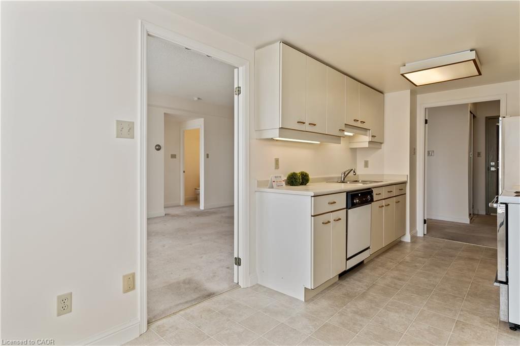 410-430 Pearl Street, Burlington, ON - Indoor Photo Showing Kitchen