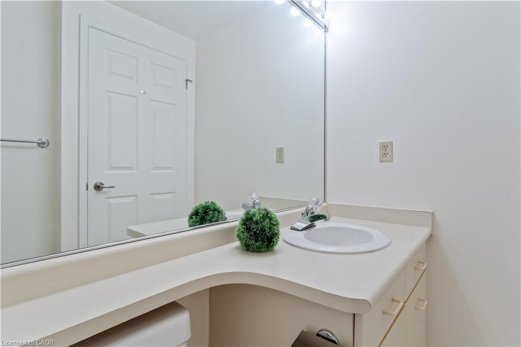 410-430 Pearl Street, Burlington, ON - Indoor Photo Showing Bathroom