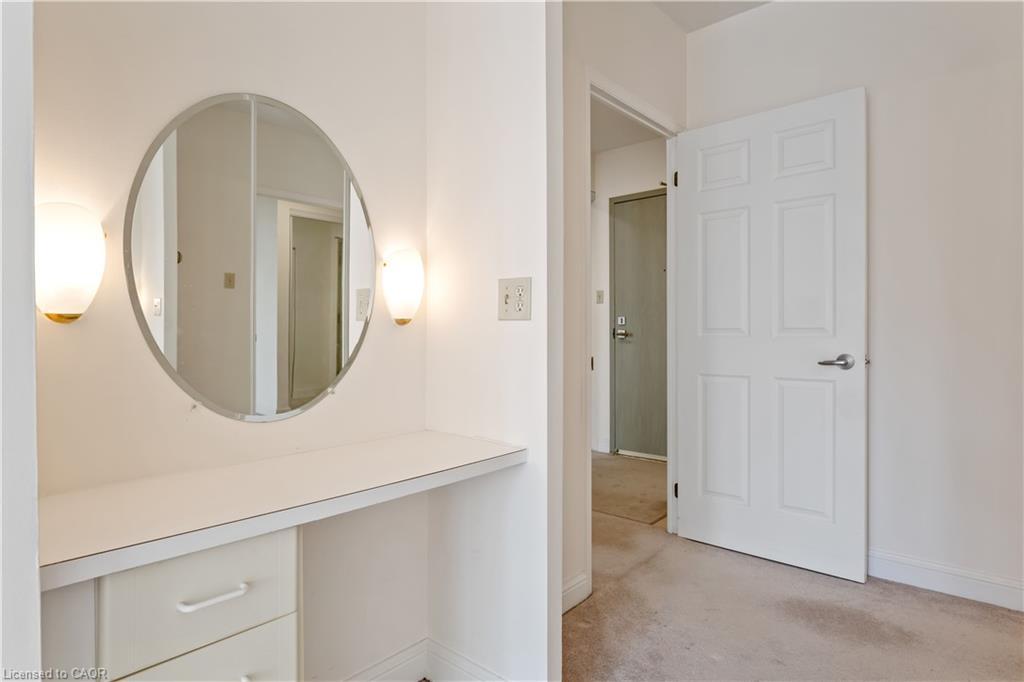 410-430 Pearl Street, Burlington, ON - Indoor Photo Showing Other Room