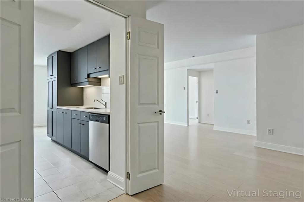 410-430 Pearl Street, Burlington, ON - Indoor Photo Showing Kitchen