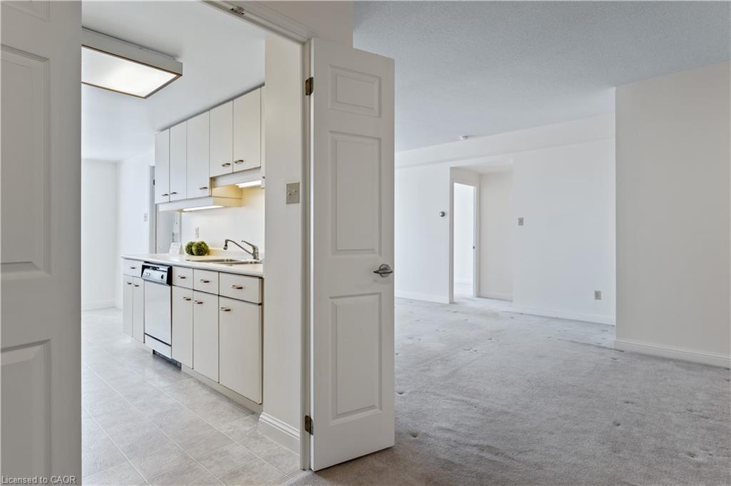 410-430 Pearl Street, Burlington, ON - Indoor Photo Showing Kitchen