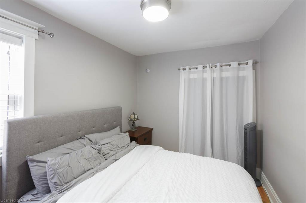 241 Vine Street, St. Catharines, ON - Indoor Photo Showing Bedroom