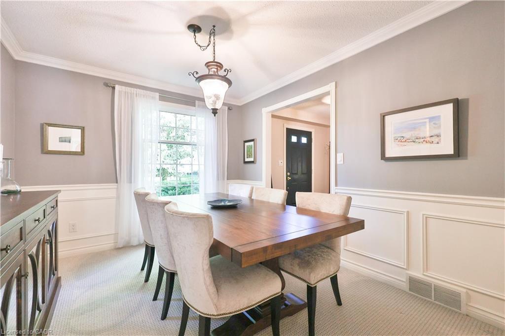 206 Rossmore Boulevard, Burlington, ON - Indoor Photo Showing Dining Room