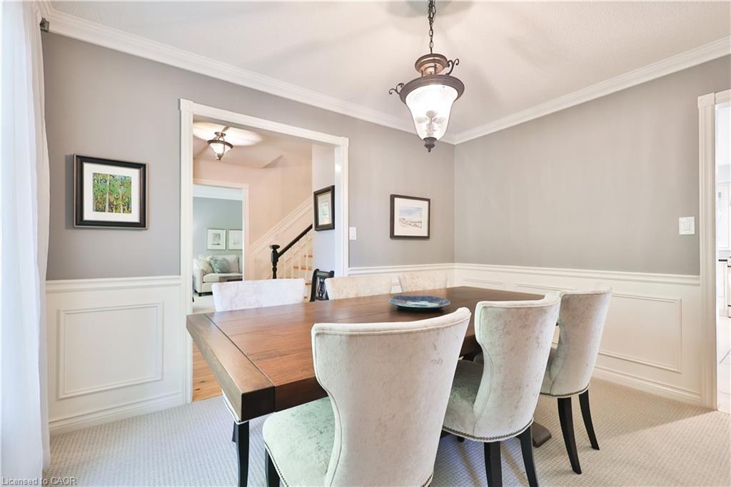 206 Rossmore Boulevard, Burlington, ON - Indoor Photo Showing Dining Room