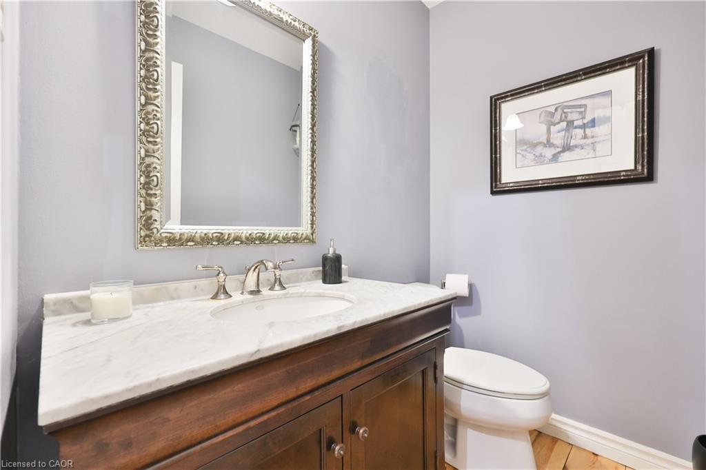 206 Rossmore Boulevard, Burlington, ON - Indoor Photo Showing Bathroom