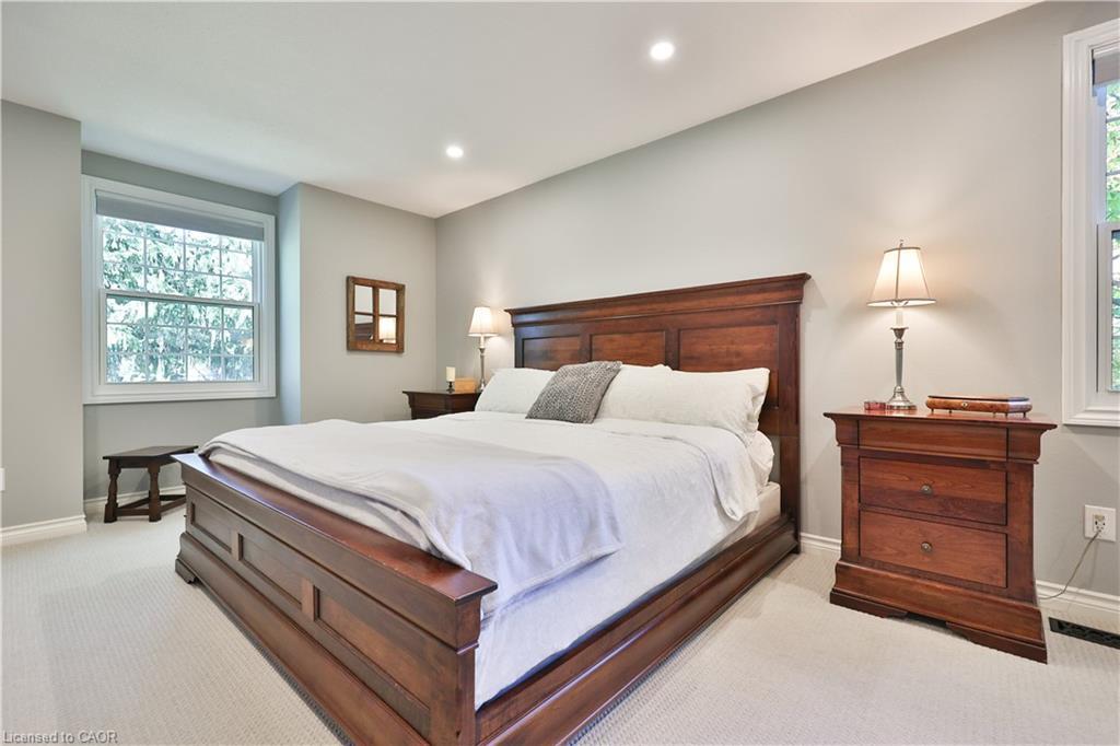 206 Rossmore Boulevard, Burlington, ON - Indoor Photo Showing Bedroom