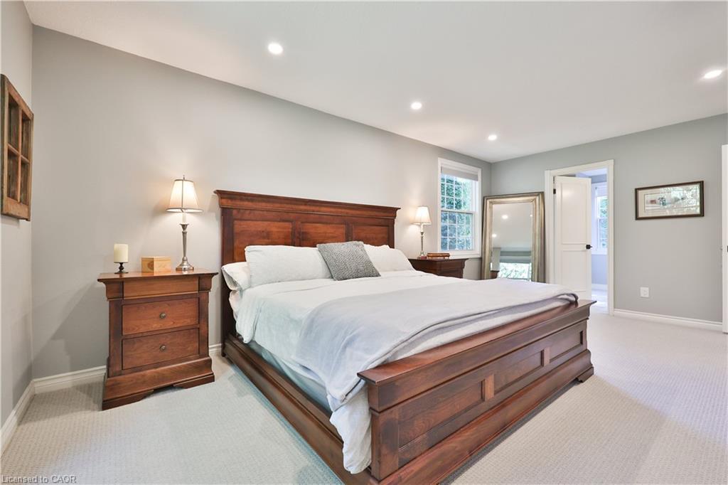 206 Rossmore Boulevard, Burlington, ON - Indoor Photo Showing Bedroom