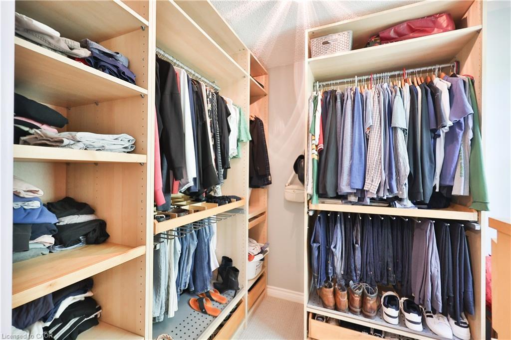 206 Rossmore Boulevard, Burlington, ON - Indoor With Storage