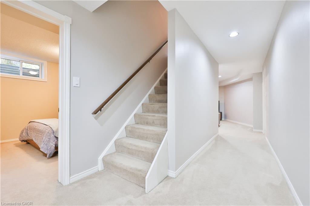 206 Rossmore Boulevard, Burlington, ON - Indoor Photo Showing Other Room