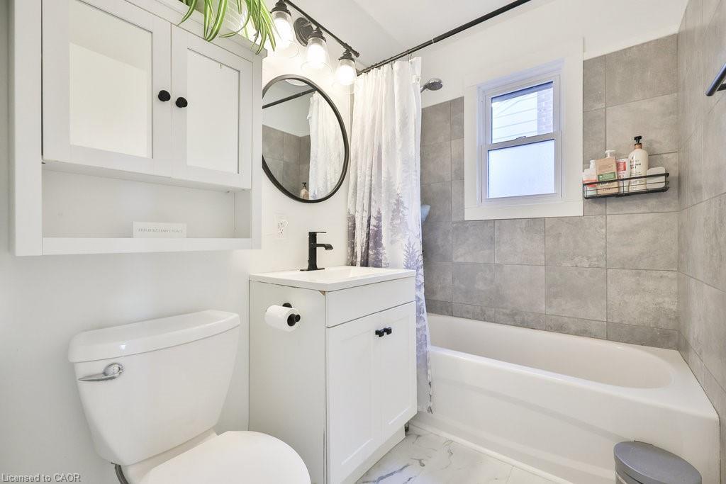 Upper-47 Castlefield Drive, Hamilton, ON - Indoor Photo Showing Bathroom