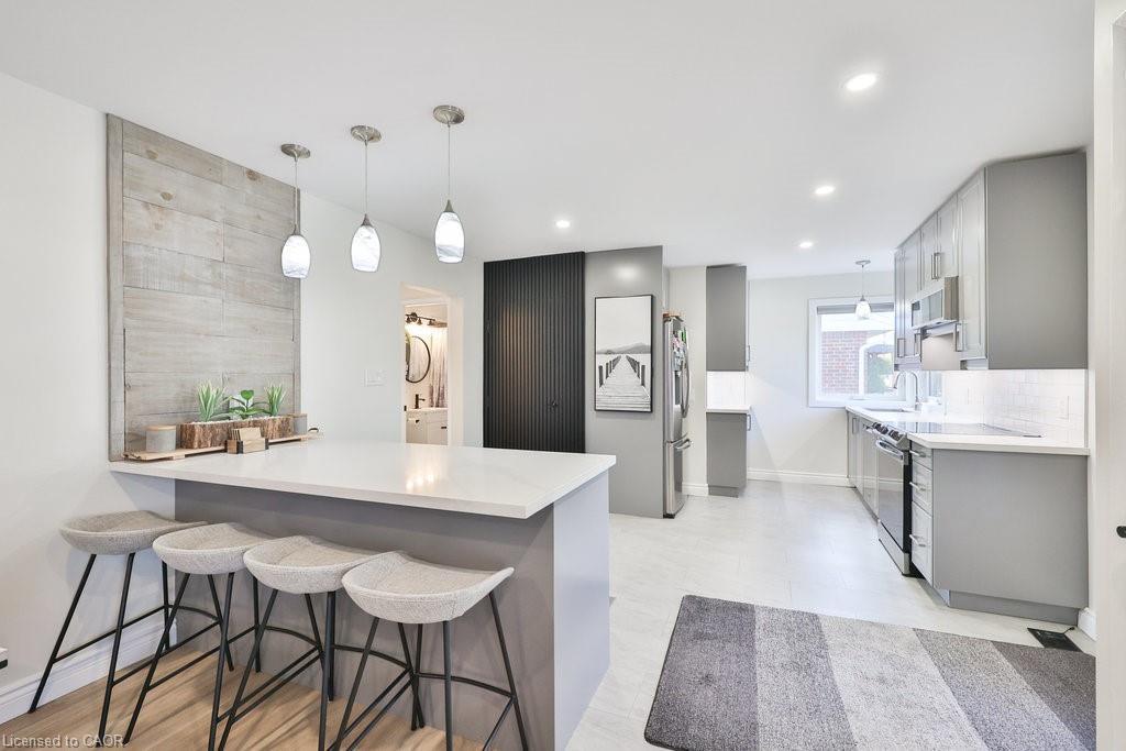 Upper-47 Castlefield Drive, Hamilton, ON - Indoor Photo Showing Other Room