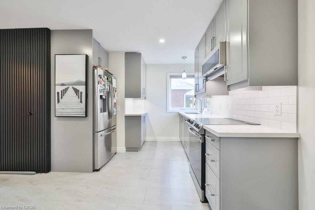 Upper-47 Castlefield Drive, Hamilton, ON - Indoor Photo Showing Kitchen With Upgraded Kitchen